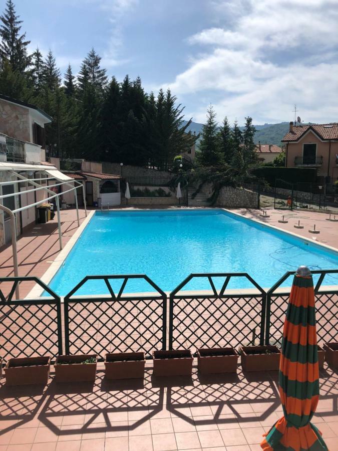 Rifugio Del Cavaliere Aparthotel Ateleta ภายนอก รูปภาพ
